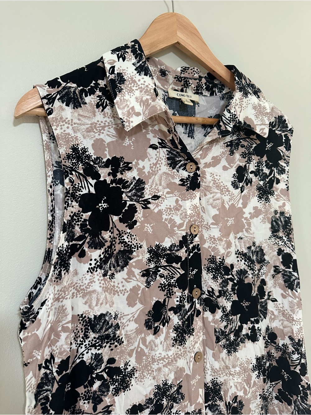 Sleeveless Floral Button-Front Tunic Dress in Black & Taupe - Picture 2 of 6